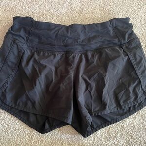 Lululemon Hotty Hot shorts sz 6